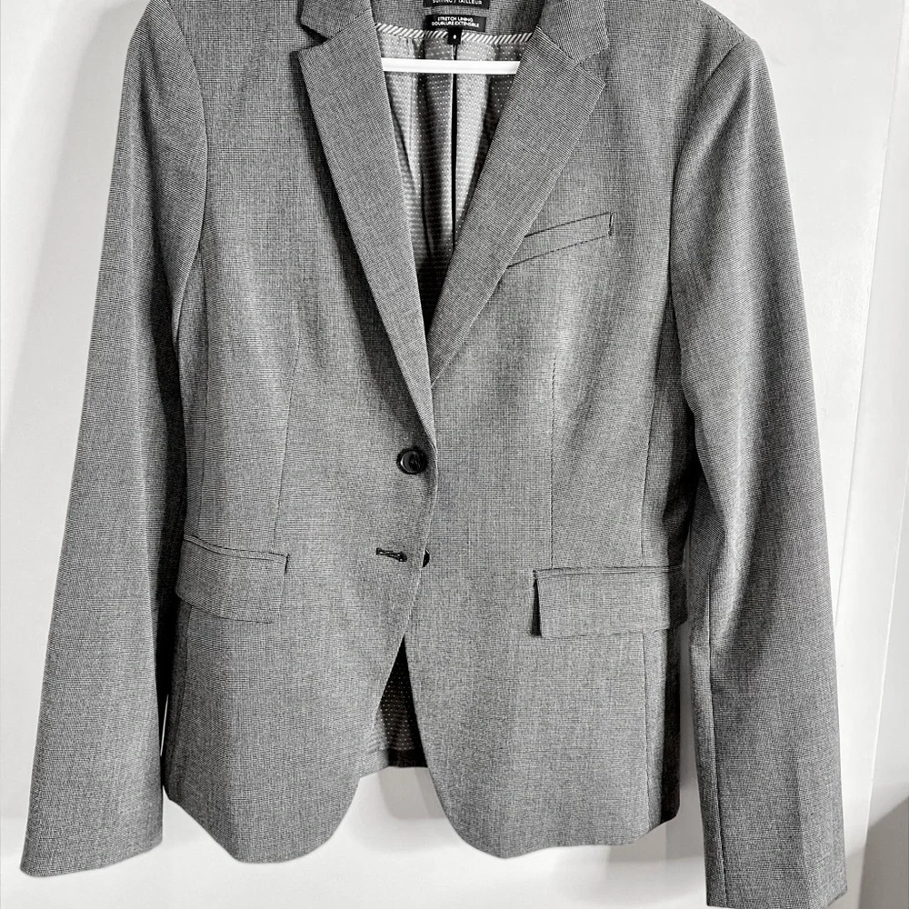 RW&CO Classic Gray Women's Blazer Size 8 - Picture 2 of 16